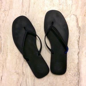 Rothy's black flip flops 9
